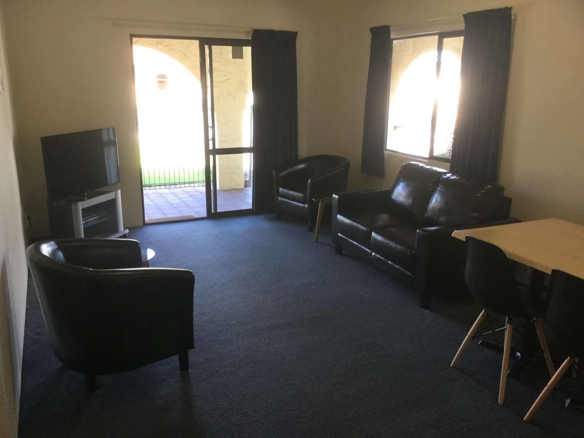 Captains Quarters Motor Inn Кембридж Екстер'єр фото